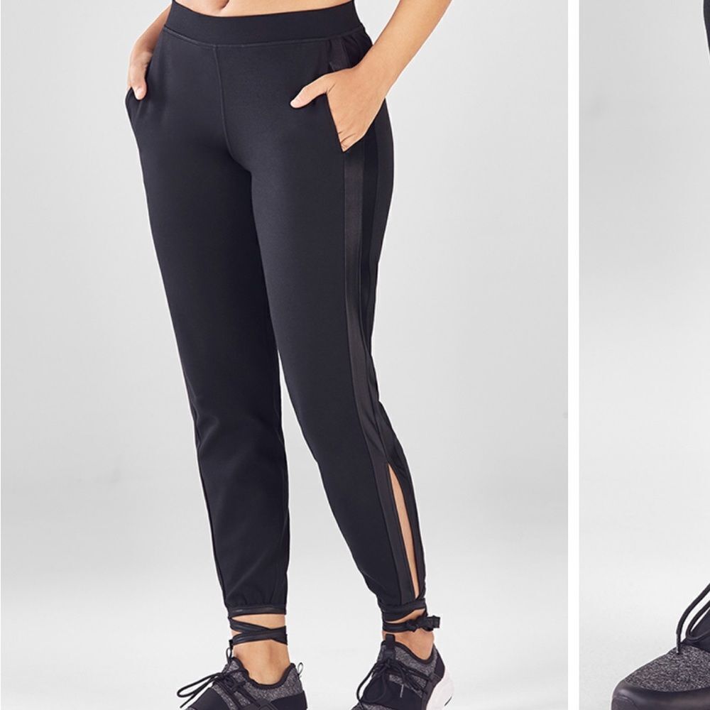 EUC WOMENS FABLETICS KARA PANTS XL